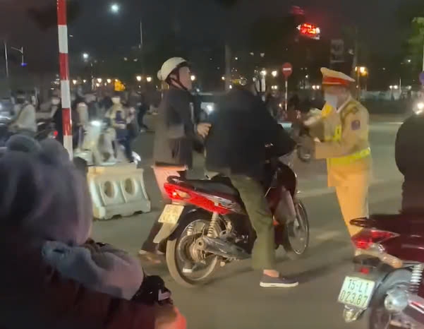Tấn công CSGT khi được yêu cầu kiểm tra nồng độ cồn